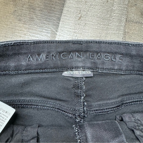 American Eagle Distressed Hi Rise Shortie Jean Short size 4 - Picture 6 of 11